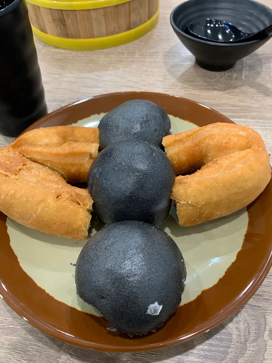 Deep Fried Cantonese Donut 牛脷酥